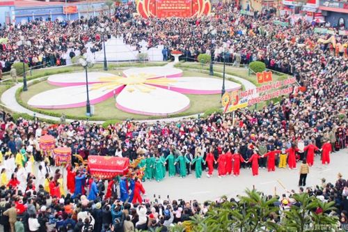 Đẹp sắc màu văn hóa biên cương