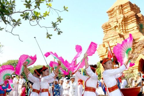 Miễn phí vé tham quan Tháp Pô Sah Inư cho người dân