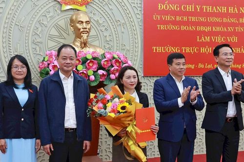 Bà Trần Thị Mỹ Linh giữ chức Phó Chánh Văn phòng Đoàn ĐBQH và HĐND tỉnh Lâm Đồng
