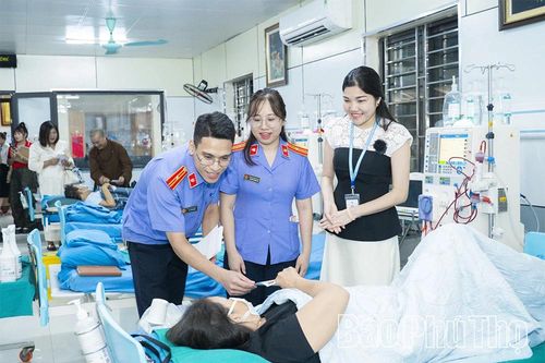 Trao yêu thương cho bệnh nhân nghèo