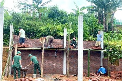 Lực lượng vũ trang tỉnh chung tay xóa nhà tạm, nhà dột nát