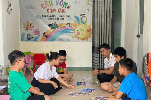 Lớp học Cầu vồng cảm xúc