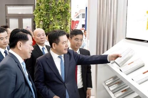 Sản phẩm Hoa Sen thu hút khách tại Triển lãm thành tựu Đất nước 80 năm