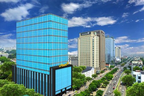 LPBank ráo riết huy động vốn