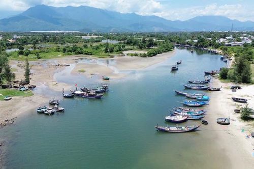 Luồng lạch, khu neo đậu tàu thuyền bị bồi lắng, ngư dân thấp thỏm