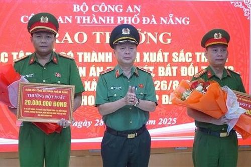 Khen thưởng lực lượng truy bắt đối tượng người nước ngoài cướp tiệm vàng tại Đà Nẵng