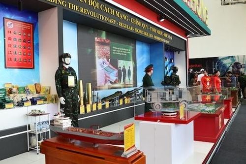 Ngưỡng mộ dàn vũ khí, khí tài hiện đại của QĐND Việt Nam