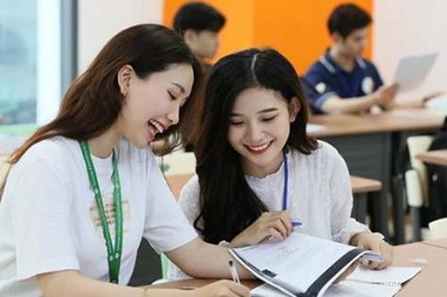 Điểm chuẩn sư phạm từ '9 điểm/3 môn' đến 'ngôi vương' 2025