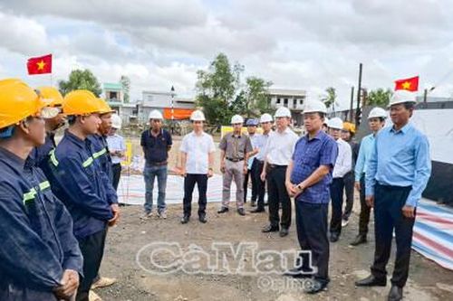 Thăm động viên kỹ sư, công nhân công trình Kè bờ sông TP Bạc Liêu