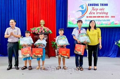 'Tiếp sức đến trường' tại xã Hòa Bình