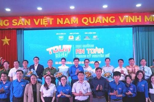 Khởi động chương trình 'Tour 360: Học đường an toàn trong kỷ nguyên số'