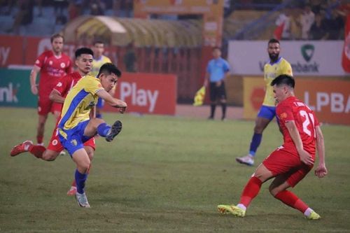 V.League 2025-2026: Hàng thủ mắc sai lầm, Hà Nội FC thua đậm Công an Hà Nội trong trận 'derby' Thủ đô