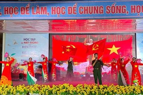 Phường Phú Lương tổ chức văn nghệ chào mừng ngày lễ lớn của đất nước