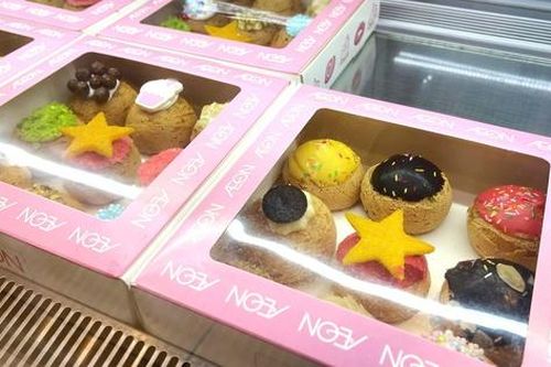 Bánh ngon, đồ uống đậm chất 'trend yêu nước' hút khách dịp 2/9