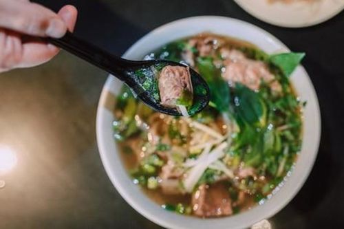 Không phải bún thang, món ăn chỉ từ 35.000 đồng/bát này mới là hương vị Việt lọt top ngon nhất thế giới