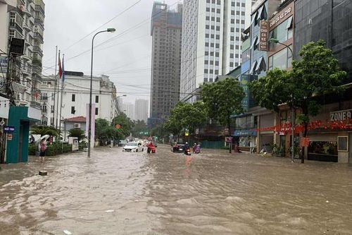 Lũ trên nhiều sông dâng cao, cảnh báo lũ và ngập lụt ở 5 tỉnh thành