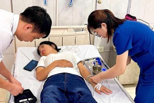 Người phụ nữ bất ngờ lên cơn co giật, mất ý thức trên phố được bác sĩ cứu sống