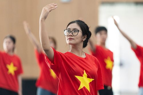 Hơn 300 người trẻ tập flashmob mừng Quốc khánh ở Hà Nội