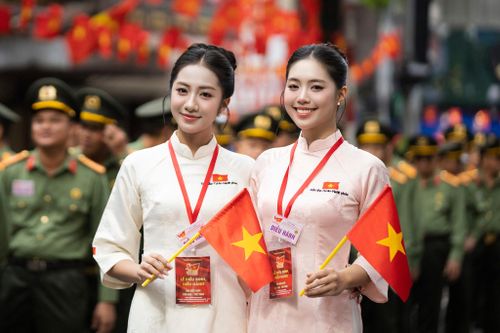 Trên ngực áo người Việt Nam