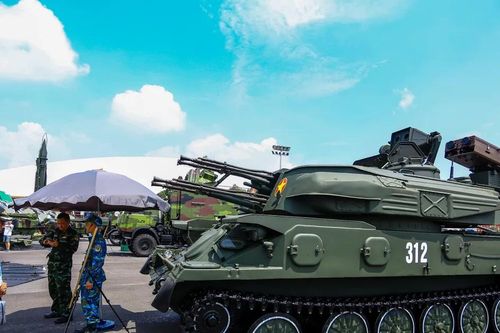 Ngắm nhìn dàn khí tài 'khủng' trưng bày tại Triển lãm thành tựu đất nước