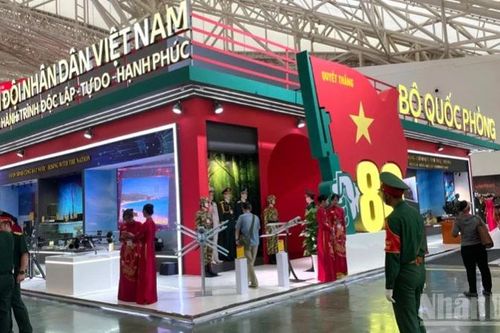 Ngôn ngữ công nghệ kể chuyện lịch sử