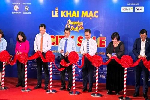 Hơn 500 thương hiệu 'hàng hiệu' được giảm giá đến 80%