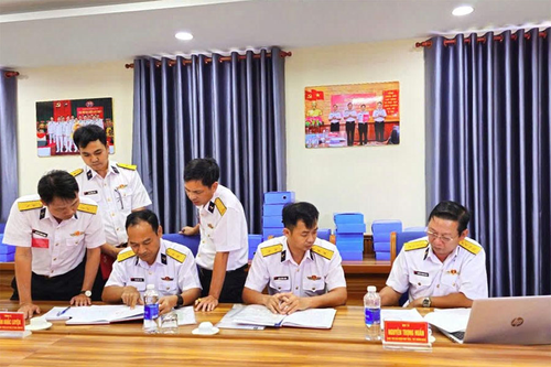 Bộ tư lệnh Vùng 5 Hải quân kiểm tra các đơn vị vững mạnh toàn diện 'mẫu mực, tiêu biểu'