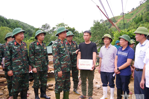 Quân khu 4 huy động thêm 300 cán bộ, chiến sĩ hỗ trợ nhân dân xã Yên Nhân