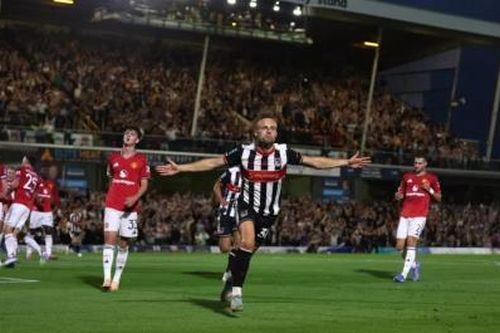Đội bóng vô danh đá bay MU khỏi Carabao Cup