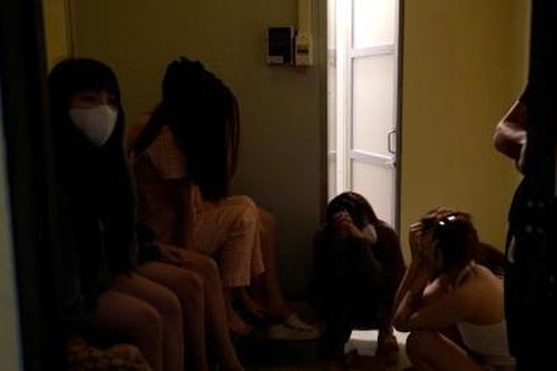 'Ổ' mại dâm núp bóng quán massage
