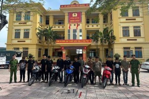 Côn đồ làng hết đường làm càn