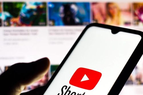 YouTube bí mật dùng AI chỉnh video Shorts gây lo ngại