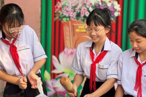 Chuẩn bị năm học mới: San sẻ gánh lo, tiếp sức đến trường