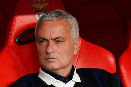 Hết phép, HLV Jose Mourinho đối diện nguy cơ bị sa thải