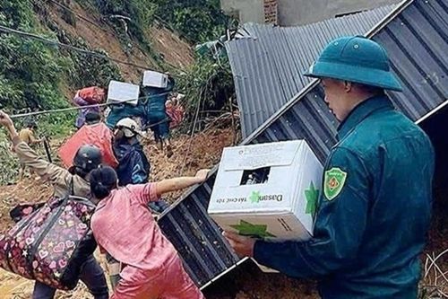 Thanh Hóa: Mở đường tiếp tế lương thực, hỗ trợ bà con xã vùng biên cô lập do sạt lở đất đá