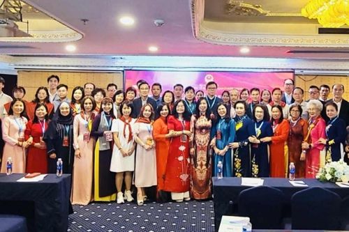 Trang bị kiến thức và kỹ năng cho lãnh đạo hội đoàn người Việt Nam ở nước ngoài