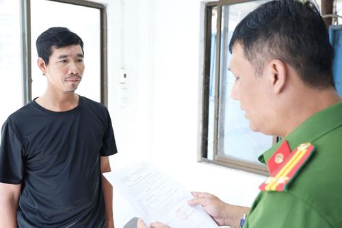 Bắt tạm giam đối tượng đâm tài xế xe ôm hàng chục nhát kéo để cướp tài sản