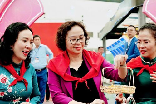 Thưởng thức đặc sản xứ Nghệ tại Triển lãm 80 năm thành tựu đất nước