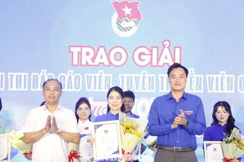 Nữ Bí thư Đoàn trường giành giải Nhất thi báo cáo viên giỏi