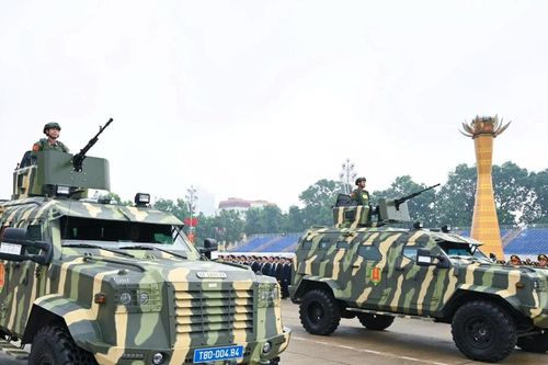 Cận cảnh dàn 'quái thú' chống đạn hộ tống, bảo vệ nguyên thủ tham gia diễu binh tại Đại lễ A80