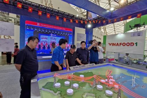 EVN tại Triển lãm thành tựu đất nước: Hơn 70 năm 'thắp sáng niềm tin'