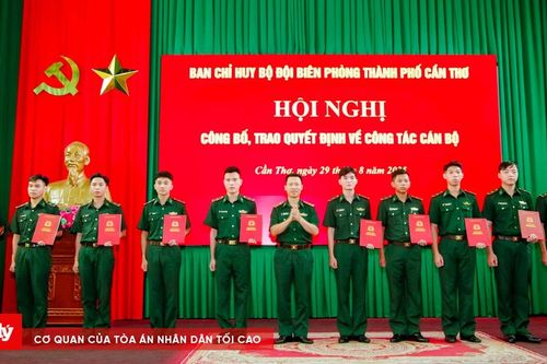 BĐBP TP Cần Thơ công bố trao quyết định về công tác cán bộ