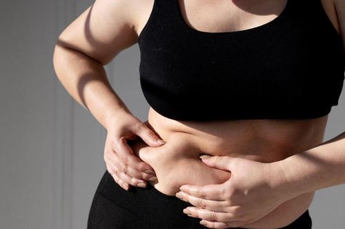 Tặng 2.000 máy đo huyết áp và máy đo chỉ số cơ thể cho tuyến y tế cơ sở