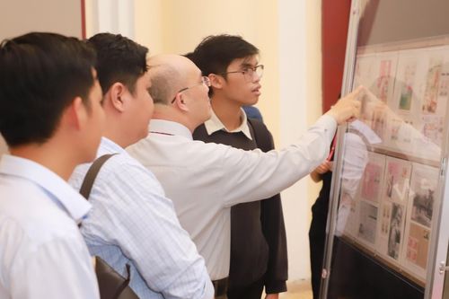 Hành trình 25 năm sưu tập chuyên đề hình ảnh Việt Nam trên tem thế giới