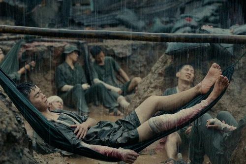 'Mưa đỏ' có những đoạn không dám xem vì đau lòng