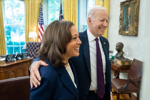 Ông Trump tước đặc quyền an ninh dành cho cựu Phó Tổng thống Mỹ Harris