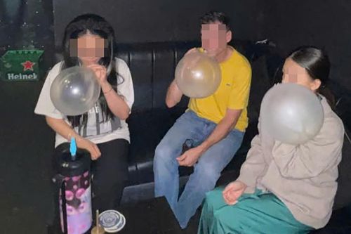 Triệt phá 2 đường dây buôn bán khí 'bóng cười' núp bóng nhà hàng ở TPHCM