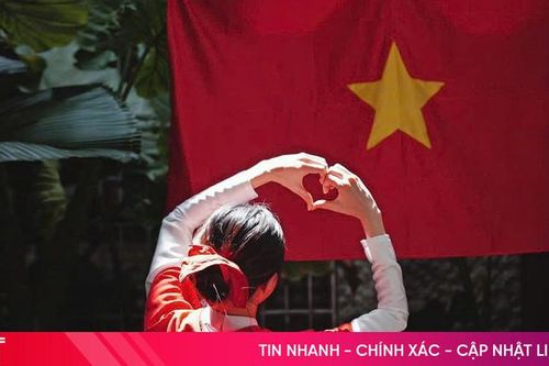 Khi trong tim rực thắm màu cờ