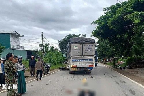 Quảng Ngãi: Xe tải va chạm với xe môtô khiến một thanh niên tử vong
