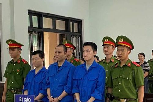'Chơi' ma túy trong quán bar, 3 nam thanh niên dắt tay nhau vào nhà đá